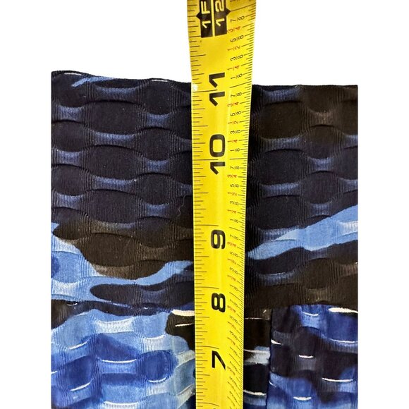 🌸3/$15🌸Small Black and Blue Camo Waffle Leggings - Picture 4 of 5